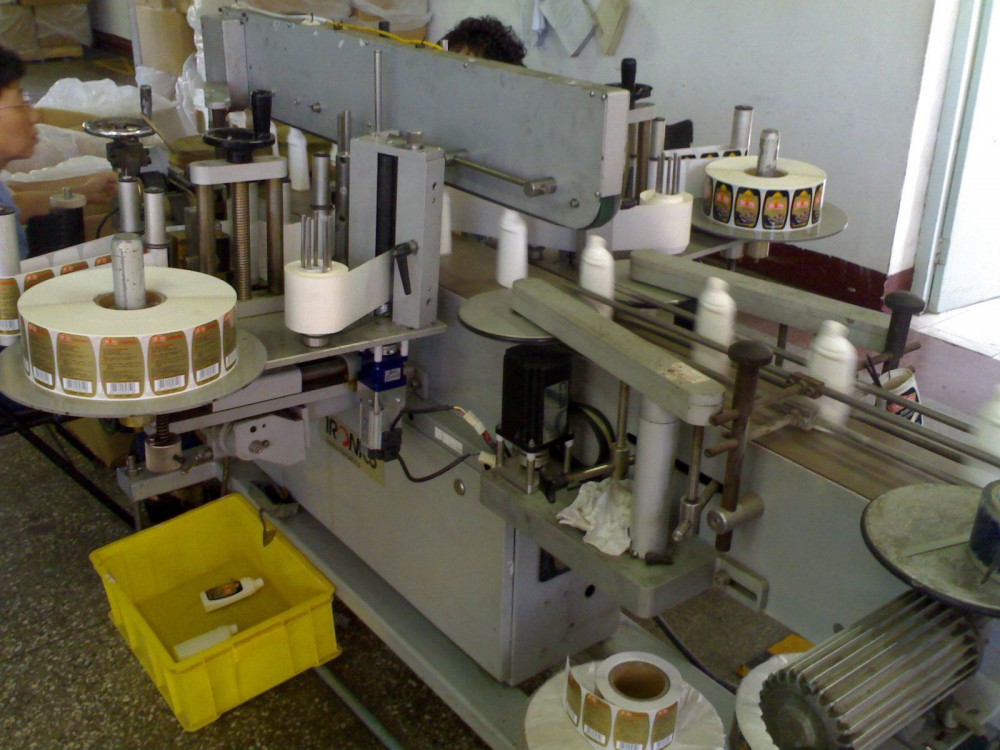 MOTEC 运动控制器在双面贴标机上的应用